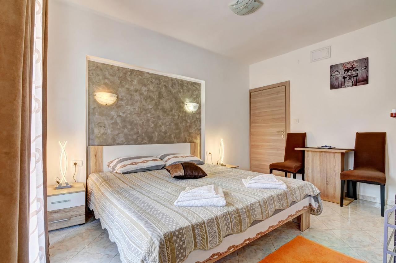 Apartments Kajfes Fazana Luaran gambar